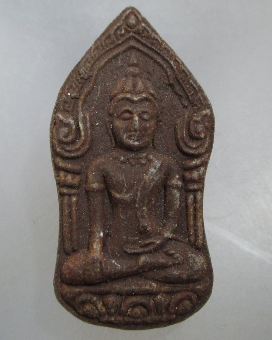 20 บาท พระยอดขุนพลเนื้อผงหลังพญานาค ไม่ทราบที่ครับ