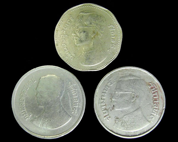 เคาะเดียว 3 เหรียญ 3 แบบ .. เหรียญ 5 บาท พญาครุฑ 3 แบบ .. รวม 3 เหรียญ