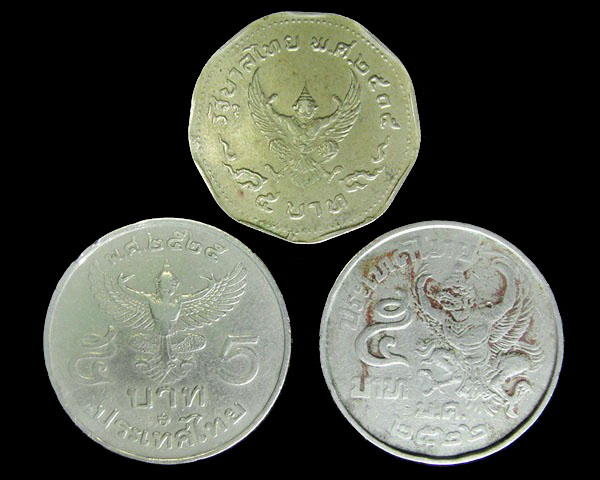 เคาะเดียว 3 เหรียญ 3 แบบ .. เหรียญ 5 บาท พญาครุฑ 3 แบบ .. รวม 3 เหรียญ