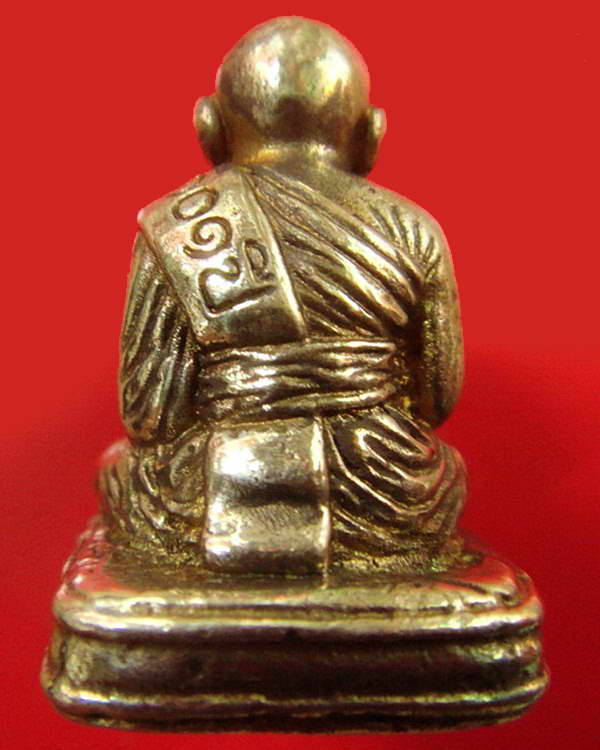 หลวงพ่อทวด พิมพ์เบตง 101 ปี อาจารย์ทิม เนื้ออัลปาก้า บรรจุมวลสารปี 97 พร้อมกล่องเดิมจากวัด