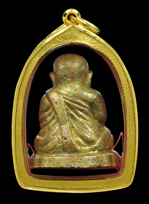 1/11/59หลวงพ่อเงิน รุ่นช้างคู่ วัดท้ายน้ำ ปี ๒๕๒๖ บล๊อคแตกบาง นิยมสวยเดิมเลี่ยมทองคำแท้พร้อมใช้ครับ