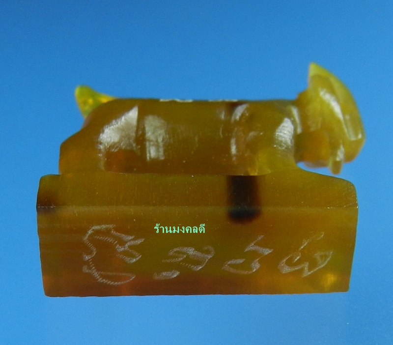 แพะมหาเสน่ห์ แกะจากเขาควาย สีน้ำผึ้งเข้ม สวยคลาสิค หลวงพ่อสิน วัดละหารใหญ่ (สภาพสวย) No.24