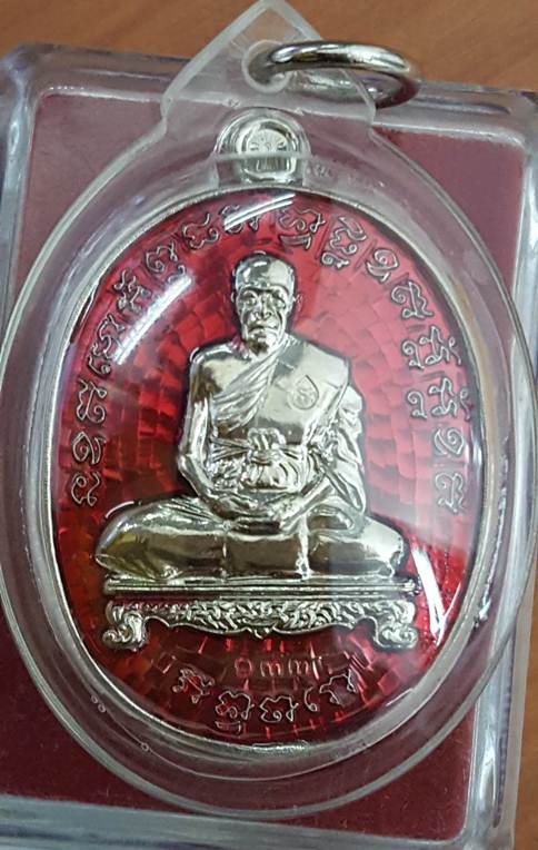 เหรียญเจริญพรไตรมาส54 หลวงพ่อสิน พิมพ์สองหน้า ลงยาแดงสร้างแค่183เหรียญ หมายเลข 133 ครับพระ ด้านหลังจ