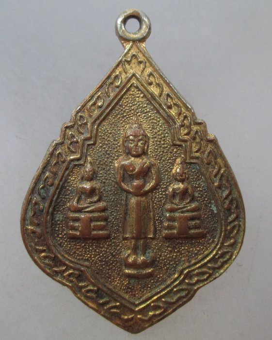 20 บาท เหรียญหลวงพ่อสามพี่น้อง หลังพระครูอนุวัตรสาธุกิจ วัดบ้านนา จ ฉะเชิงเทรา ปี๑๙