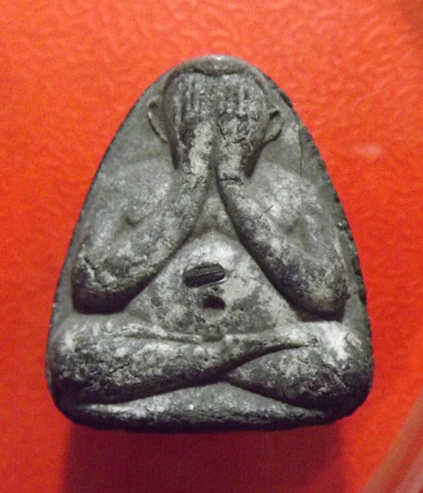 พระปิดตาจัมโบ้ หลวงปู่คร่ำ วัดวังหว้า หลังรูปเหมือน มีเส้นเกศามากๆ