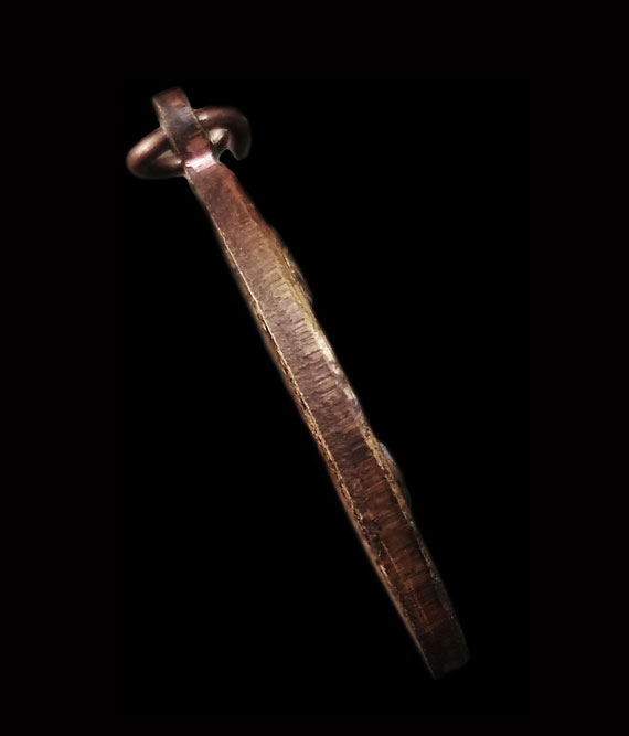 เคาะเดียว เหรียญรุ่นแรก มนต์พระกาฬ หลวงปู่หมุน ปี42 เนื้อนวะแก่ทอง จมูกโด่งๆ ผิวเดิมเนียนกริ๊บ