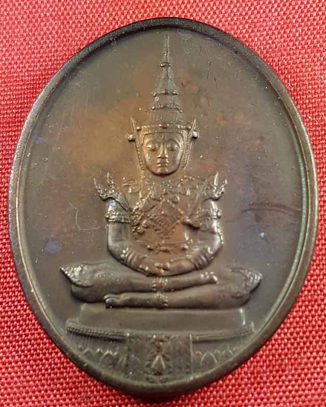 รายการ 92+ ภาพพื้นหลัง พระแก้วมรกตสมโภชกรุงรัตนโกสินทร์ 200 ปี ใหม่ที่สุด