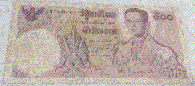 ธนบัตรราคา 500 บาท หลังวัด ปราสาทหินพิมายสภาพใช้และราคา5บาทไม่ใช้แต่เปื้อนเก่าเก็บและธนบัตร10บาทunc