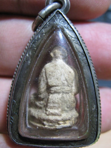 พระท่านเจ้าคุณนรฯ พิมพ์หลวงพ่อทวด ปี13 เนื้อผง วัดเทพศิรินทร์ กรุงเทพฯ มีเลี่ยมเงินพร้อมห้อย