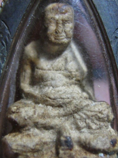 พระท่านเจ้าคุณนรฯ พิมพ์หลวงพ่อทวด ปี13 เนื้อผง วัดเทพศิรินทร์ กรุงเทพฯ มีเลี่ยมเงินพร้อมห้อย