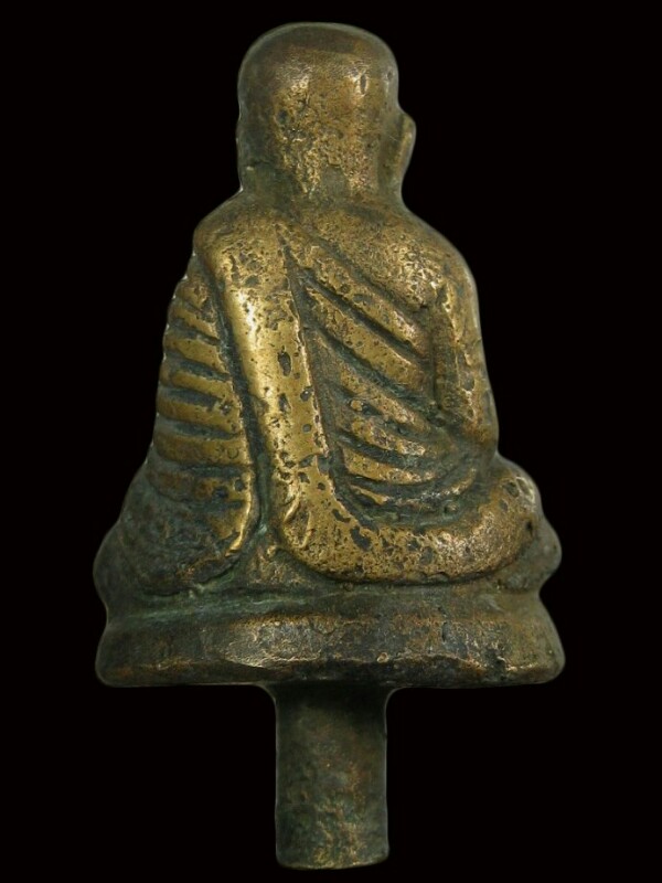 รูปหล่อหลวงพ่อเงิน วัดท่ามะไฟ จ.พิจิตร พิมพ์กลางไม่ตัดก้านช่อ ขนาดหน้าตัก 2.2 เซนฯ สูง 3.2 เซนฯ...