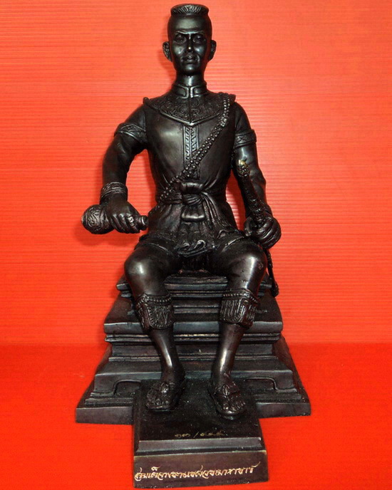 รูปหล่อบูชาสมเด็จพระนเรศวรมหาราช ประทับนั่งหลั่งทักษิโณทก สวยมากค่ะ