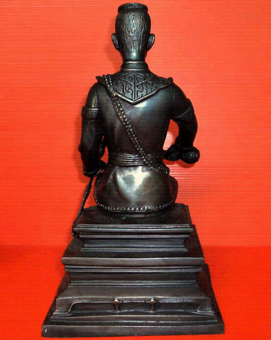 รูปหล่อบูชาสมเด็จพระนเรศวรมหาราช ประทับนั่งหลั่งทักษิโณทก สวยมากค่ะ