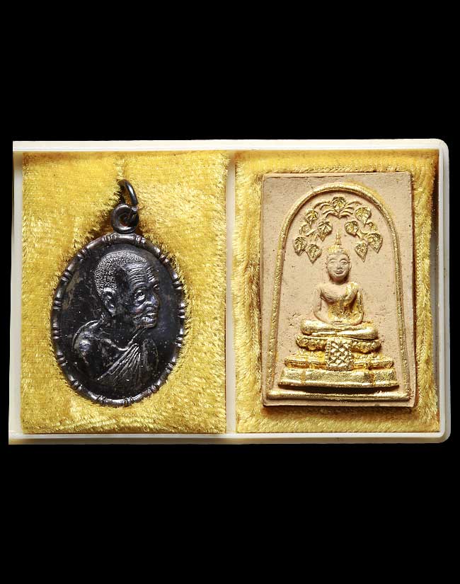 เหรียญปล้องอ้อย + พระพุทธไชยศรี ปิดทอง หลวงปู่เพิ่ม วัดกลางบางแก้ว สภาพสวย พร้อมกล่องเดิมครับ