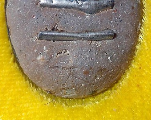 ล็อกเก็ตไข่ฉากขาว หลังผงว่านชานหมาก+เกศา หลวงปู่ทิม วัดพระขาว ตอกโค๊ตที่ตะกรุดเงิน...เคาะเดียวแดง...