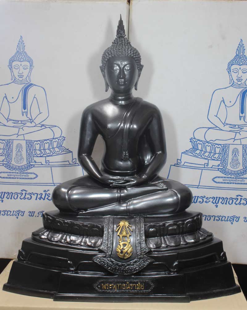 พระบูชา พระพุทธนิรามัย ภปร.กระทรวงสาธารณสุข ปี ๒๕๔๓ หน้าตัก ๙ นิ้ว หมายเลข ๐๖๔