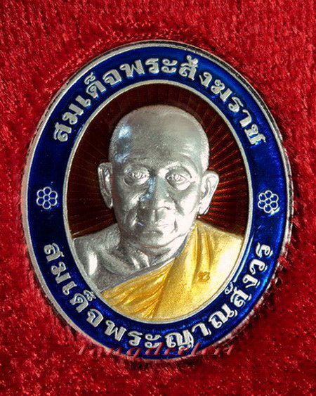 เหรียญสมเด็จพระญาณสังวร วัดบวรนิเวศ รุ่นเฉลิมพระเกียรติ ปี 2539 เนื้อเงินลงยา สวยมากค่ะ