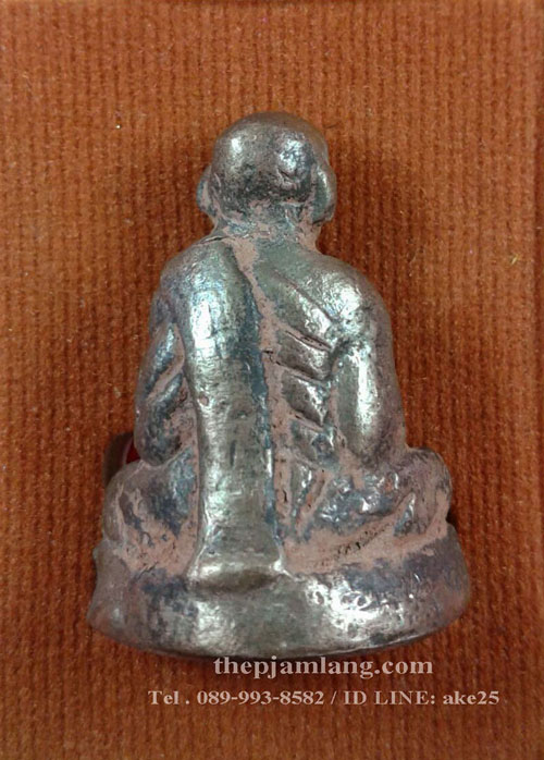 พ่อท่านคล้าย(2) รูปหล่อโบราณ พิมพ์ก้นอุ รุ่น เงินทองไหลมา บารมีพ่อท่านคล้าย 59