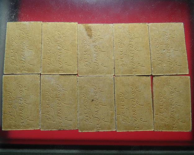 กวางเล็กเนื้อผงไม่เคลือบ หลวงพ่อจรัญ วัดอัมพวัน สิงห์บุรี รุ่นบรรจุพระเจดีย์วัดบางพานชุด10องค์ชุดที1