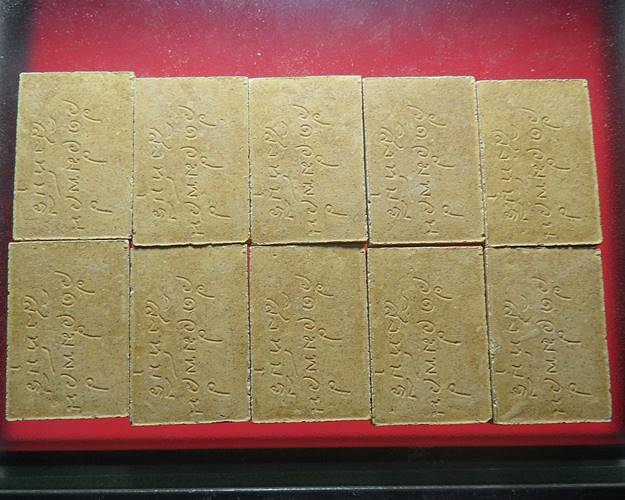 กวางเล็กเนื้อผงไม่เคลือบ หลวงพ่อจรัญ วัดอัมพวัน สิงห์บุรี รุ่นบรรจุพระเจดีย์วัดบางพานชุด10องค์ชุดที2