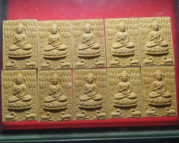 กวางเล็กเนื้อผงไม่เคลือบ หลวงพ่อจรัญ วัดอัมพวัน สิงห์บุรี รุ่นบรรจุพระเจดีย์วัดบางพานชุด10องค์ชุดที5