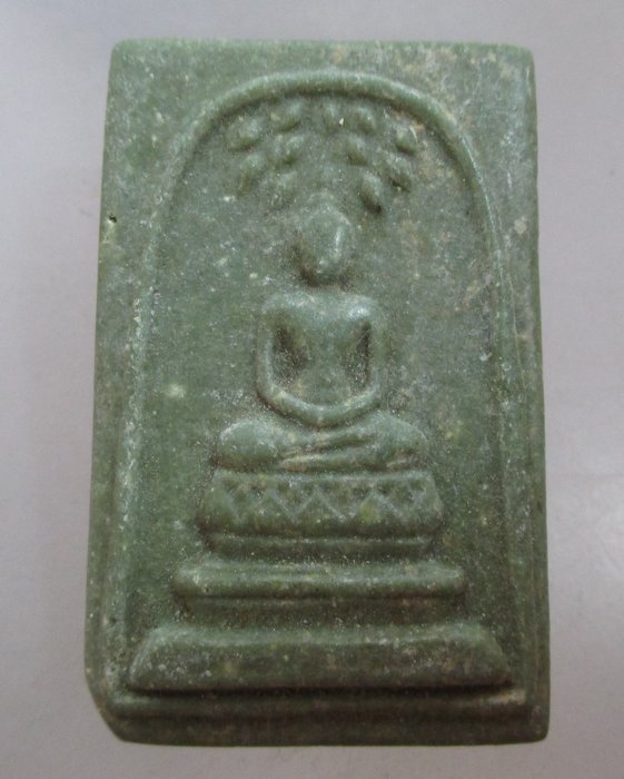 20 บาท พระสมเด็จปรกโพธิ์ เนื้อผงน้ำมันอมเขียว ไม่ทราบที่ครับ