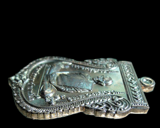 เหรียญเสมารุ่นเลื่อนสมณศักดิ์ หลวงพ่อรวย วัดตะโก อยุธยา