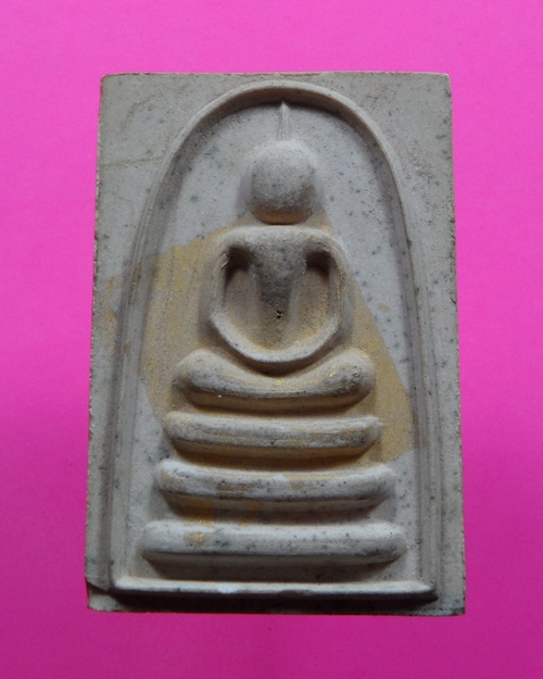 พระสมเด็จหลวงพ่อแพ หลังรูปเหมือนติดจีวร ฝังตะกรุด หมายเลข ๓๑