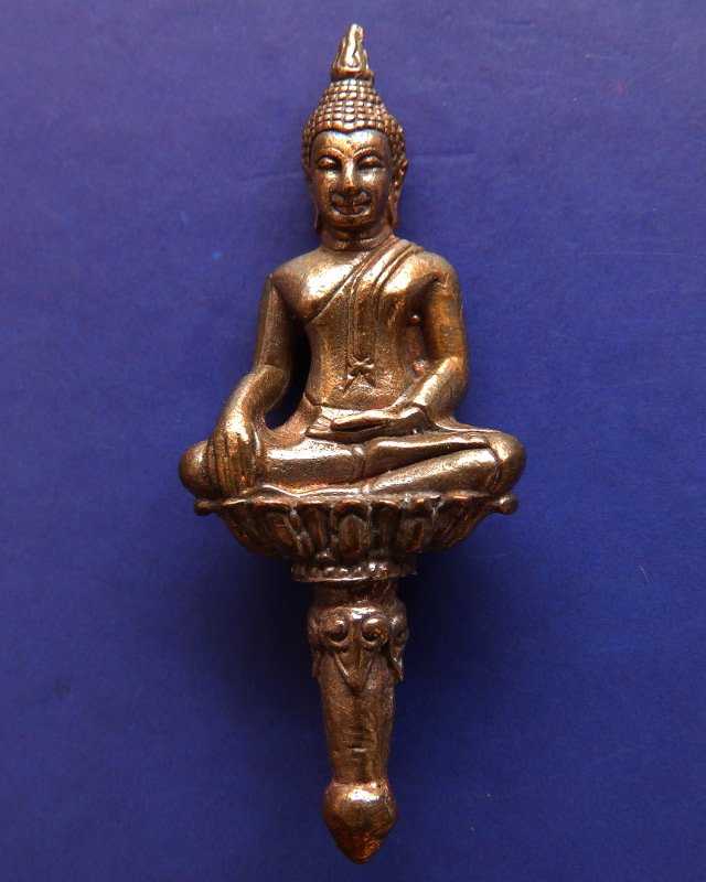 2.พระยอดธงรุ่นแรก หลวงปู่แผ้ว วัดรางหมัน เนื้อทองแดง ตอกโค้ด กล่องเดิม