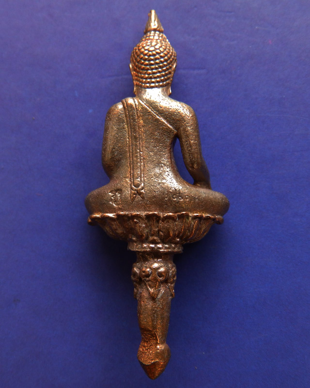 2.พระยอดธงรุ่นแรก หลวงปู่แผ้ว วัดรางหมัน เนื้อทองแดง ตอกโค้ด กล่องเดิม