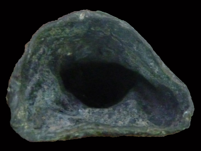 พระแก้บนอยุธยา ฐานเตี้ย ขนาดห้อยคอได้ สูง ๓.๕ ซม.