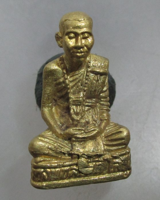 20 บาท  รูปหล่อรุ่น๑ หลวงพ่อสวัสดิ์ วัดห้วยตูมสุทธาวาส จ เพชรบูรณ์