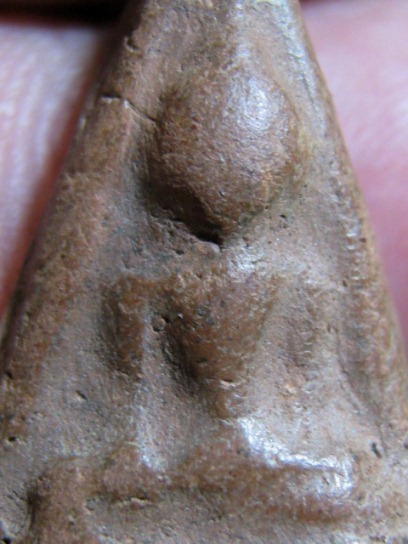 พระนางพญา เนื้อดิน กรุวัดคู้ยาง จ.กำแพงเพชร สภาพพอใช้ 