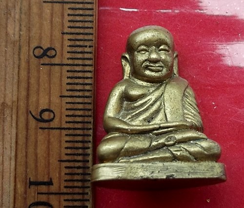 วัดใจเริ่ม 10 บาท กับ รูปหล่อหลวงพ่อเงิน   …AT778