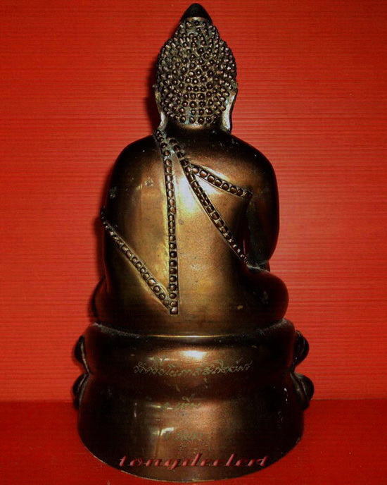 พระบูชาพระชัยวัฒน์ วัดศรีวโนภาสสถิตย์พร จ.ระยอง ใต้ฐานฝังเหรียญ ร.5 สวยมากค่ะ