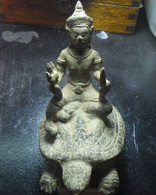 พระบูชาทรงเต้าไม่รู้ที่ หน้าตัก2นิ้วเต้า3นิ้วยาว5นิ้วสูง5นิ้วเคาะเดียวแดง