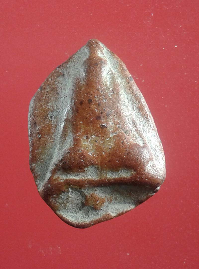 พระนางพญา กรุวัดบ้านกล้วย จ.พิจิตร เนื้อดิน