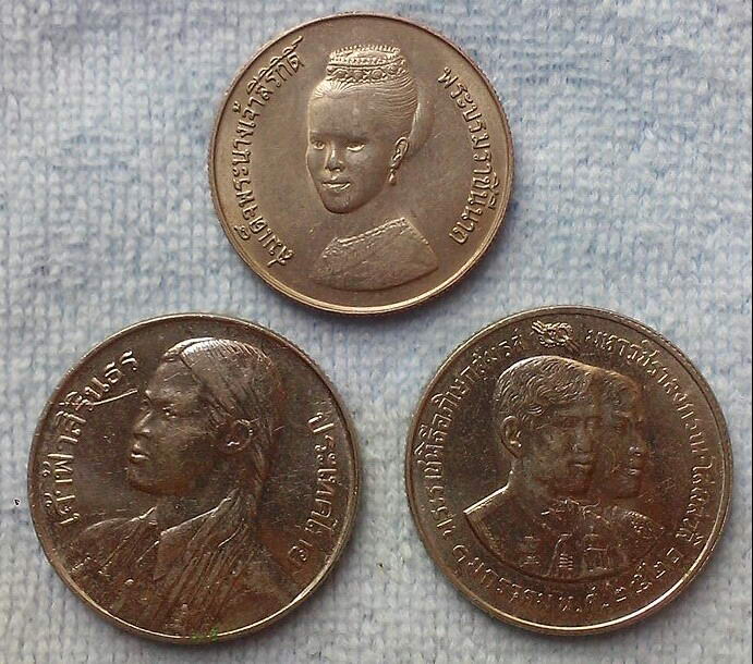 เหรียญกษาปณ์ที่ระลีก 6  เหรียญ
