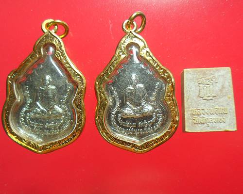 หลวงพ่อแพ วัดพิกุลทอง สิงห์บุรี 3องค์เคาะเดียวแดง