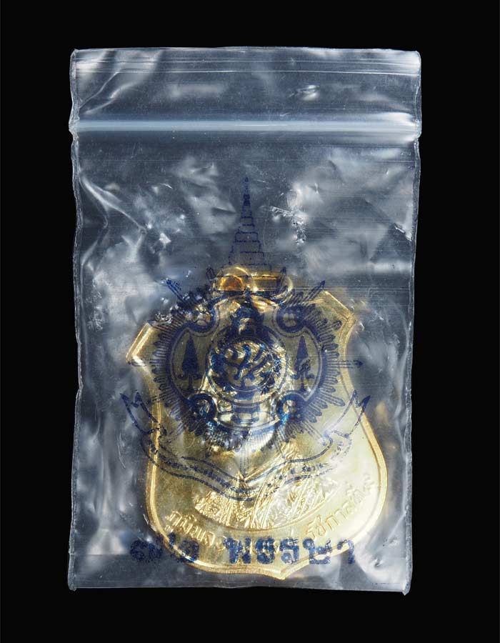 เหรียญอาร์ม ที่ระลึก ในหลวง ครบ 6 รอบ ปี 2542 กะไหล่ทอง พร้อมซองเดิมๆ