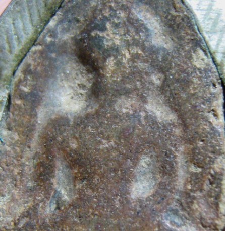 พระชินราช เนื้อดิน กรุวัดเสาธงทอง จ.สุพรรณบุรี มีเลี่ยมเดิม มาพร้อมบัตรรับรองความแท้  