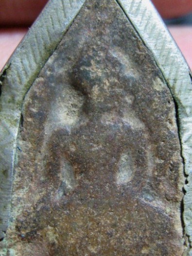 พระชินราช เนื้อดิน กรุวัดเสาธงทอง จ.สุพรรณบุรี มีเลี่ยมเดิม มาพร้อมบัตรรับรองความแท้  