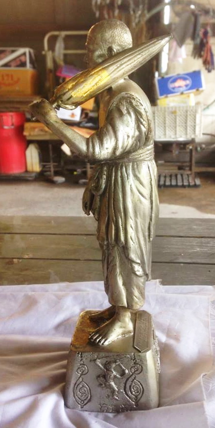 พระบูชา(เดินธุดงค์)หลวงปู่หมุนรุ่นจักรพรรดิตราธิราชปี2545