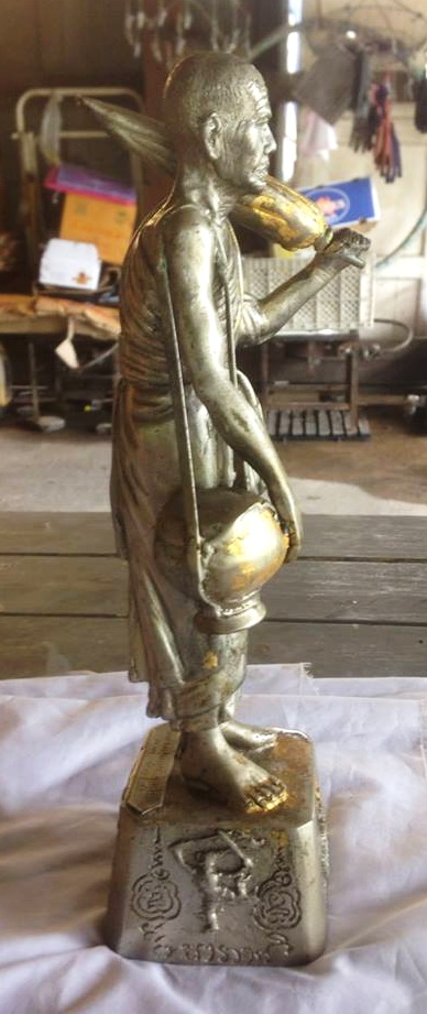 พระบูชา(เดินธุดงค์)หลวงปู่หมุนรุ่นจักรพรรดิตราธิราชปี2545