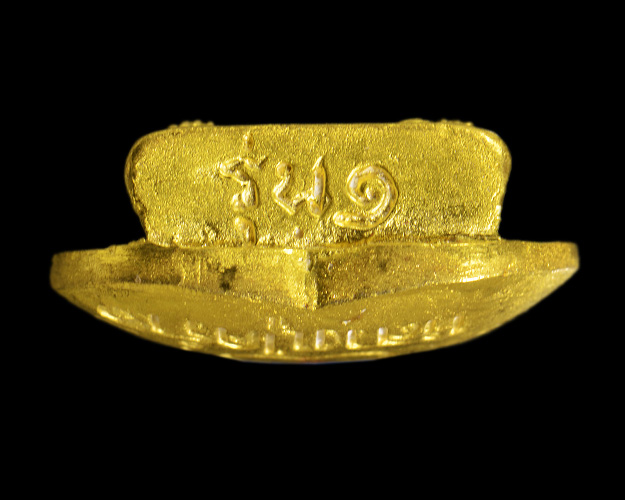 พระรูปหล่อหลังใบโพธิ์ รุ่นสรงน้ำ หลวงปู่คร่ำ วัดวังหว้า จ.ระยอง 2537 เนื้อทองคำ หมายเลข105 น้ำหนัก27