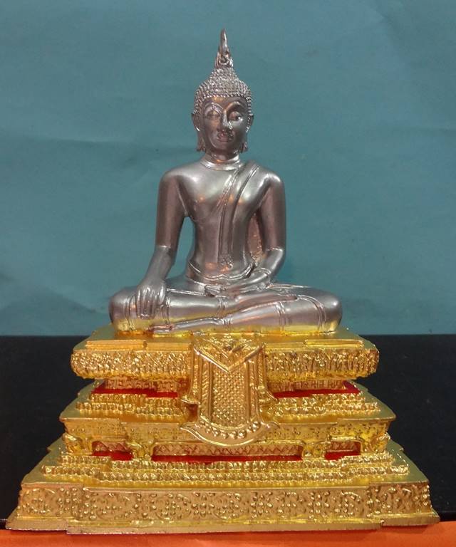  พระบูชาหลวงพ่อขาวหน้าตัก 3 นิ้ว รุ่นแรกเนื้อโลหะชุบ no.174