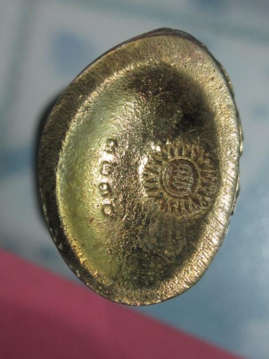 พระกริ่งธรรมมุนี หลวงพ่อแพ วัดพิกุลทอง สิงห์บุรี เนื้อทองเหลือง สร้างปี 39 กล่องเดิม เลข..3021