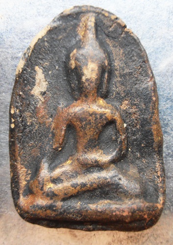 พระขุนไกร เนื้อดินเก่าๆ ลงรักษ์เก่าครับ