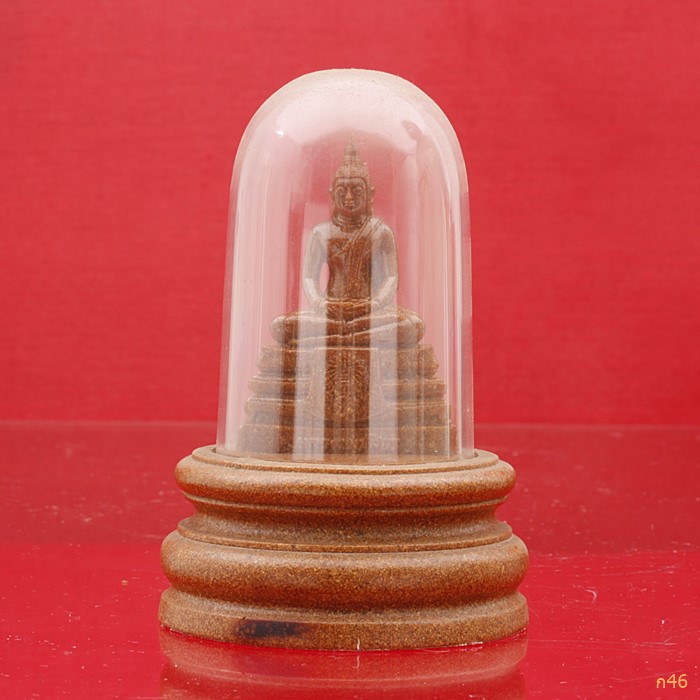 พระบูชาตั้งหน้ารถหลวงพ่อโสธร เนื้อกระเบื้องหลังคาโบสถ์