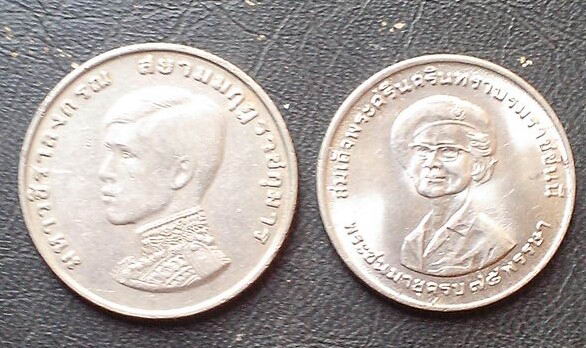 เหรียญกษาปณ์ที่ระลีก 3 เหรียญ